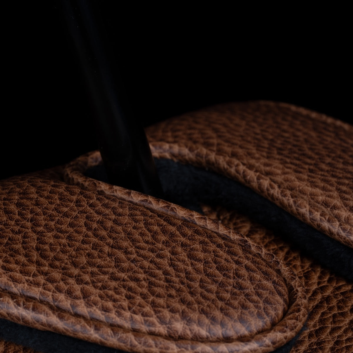 Distressed Leather Headcover - Mezz.1